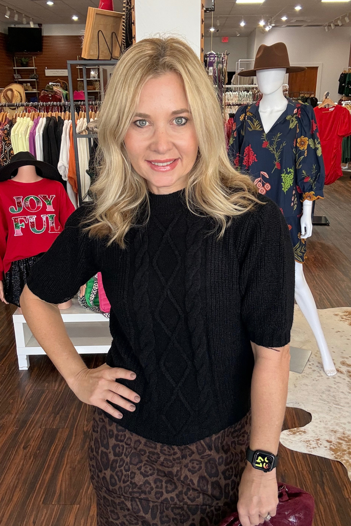 Short Sleeve Cabel Knit Sweater