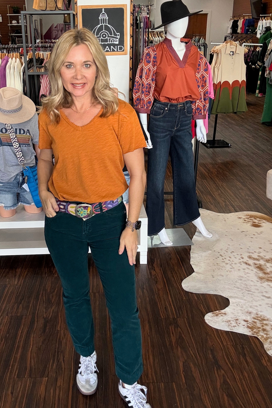 These Dear John Denim Jeanne Jeans in Dark Sea feature a modern mid-rise design and a flattering cropped flare fit. Crafted for style and comfort, they offer a sleek silhouette that pairs perfectly with both casual and dressier looks. 