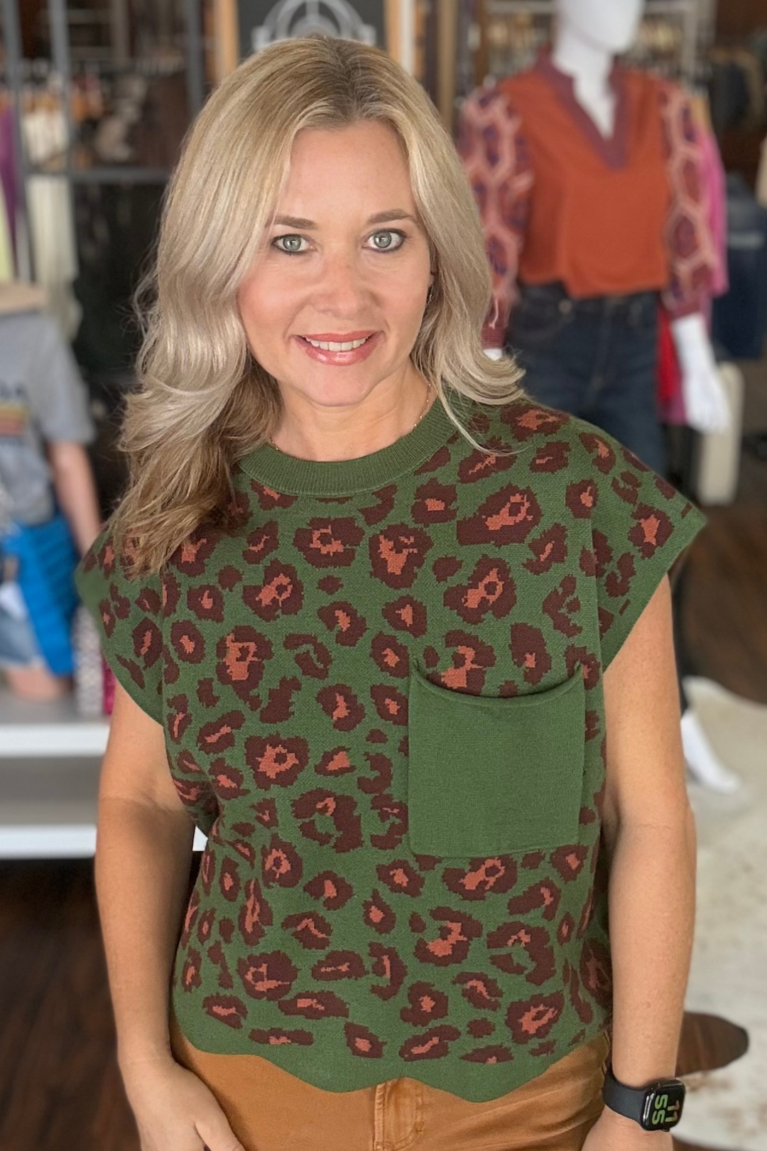 This green animal print cap sleeve knit top combines a playful pattern with a flattering scallop edge hem for a fresh, modern look. Crafted from lightweight, non-sheer knit fabric, it offers comfortable wear and easy layering. The chest patch pocket adds subtle detail without compromising its streamlined style. 