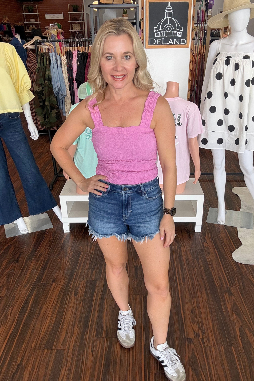 
Perfect for warm weather, these dark wash jean shorts feature a flattering 3" inseam and frayed detailing for an effortlessly cool look. The stretch fabric moves with you for all-day comfort, whether you're running errands or heading out for the weekend. 