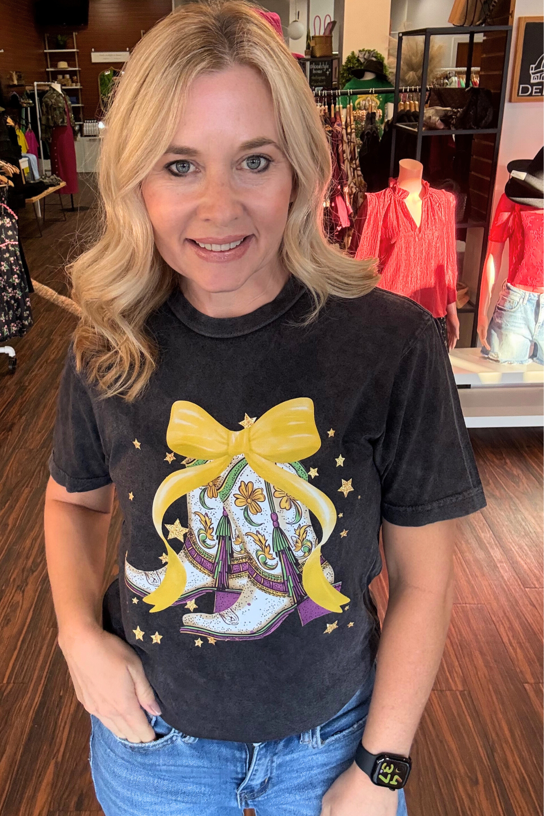 
Celebrate Mardi Gras in style with this vintage-inspired crewneck tee featuring festive carnival graphics. The mineral-washed fabric delivers an authentically worn-in aesthetic with a soft, comfortable feel perfect for parade season. Classic crew neck and regular fit make it an easy layering piece for any celebration. Whether you're channeling southern charm or festival vibes, this graphic tee captures the spirit of Mardi Gras in purple, green, and gold hues. A